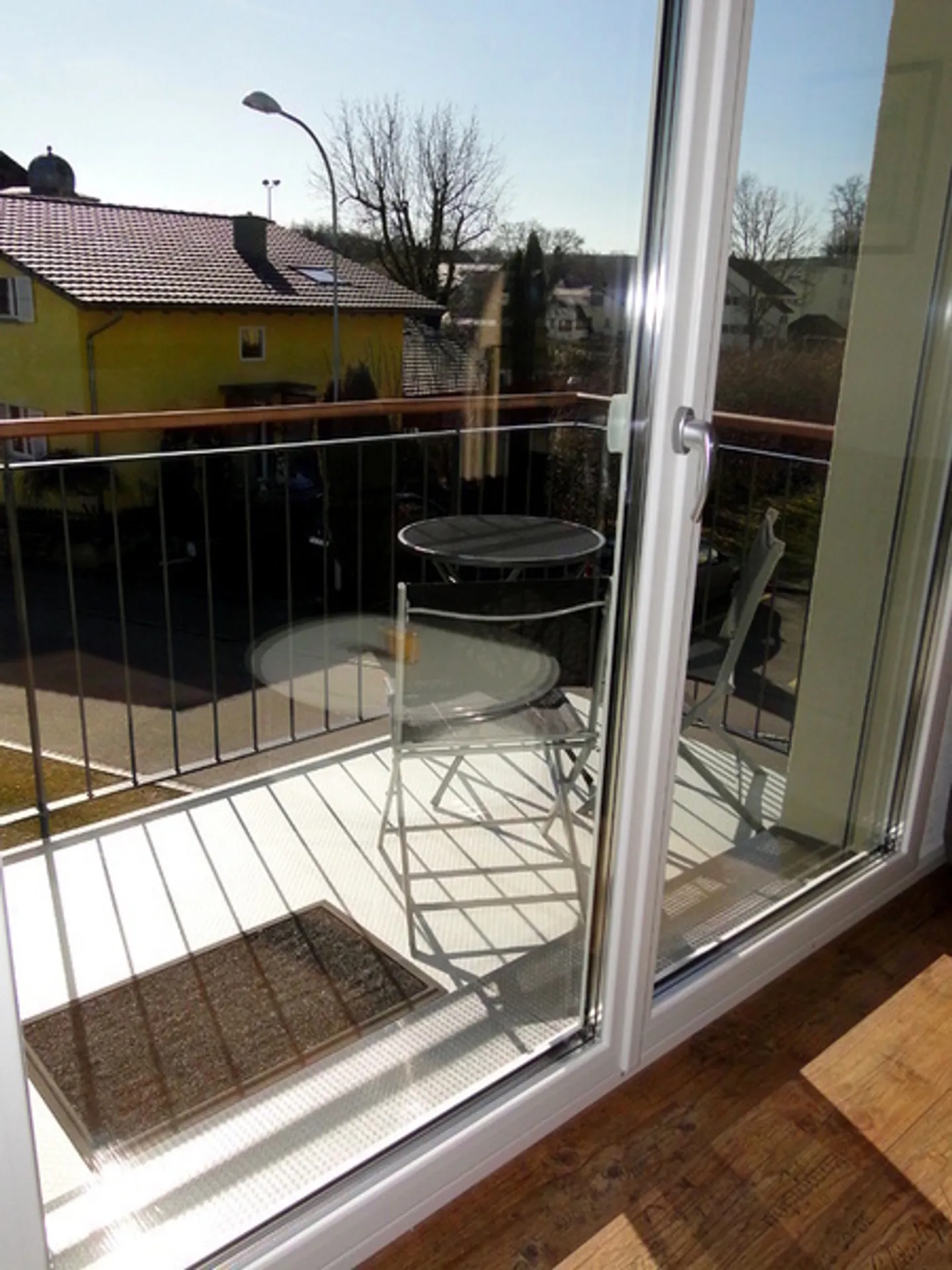 Stylish Apartment with Pool - Photo 6 of 9