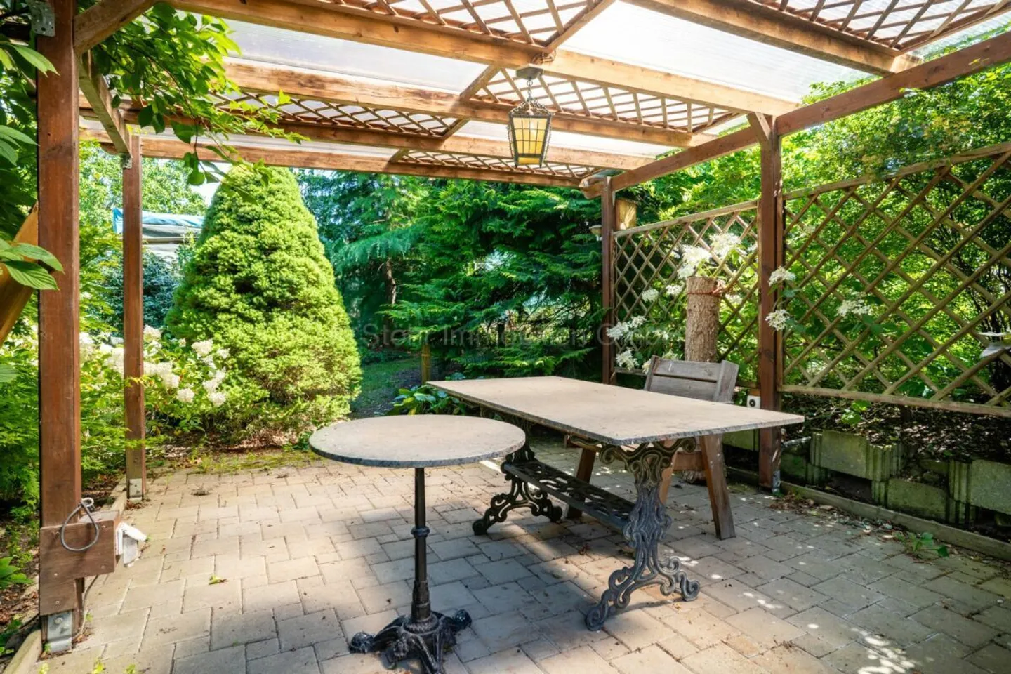 Spacious Duplex with Land - Photo 16 of 29