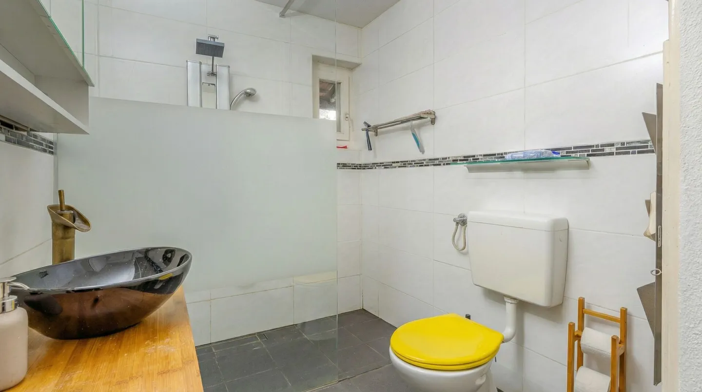 Maison individuelle située au calme avec beaucoup de potentiel - Photo 7 sur 9