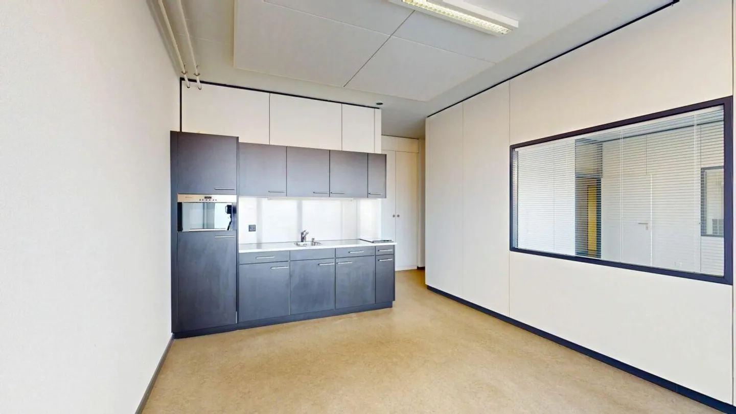 Vielseitiges Gewerbe gut vernetzt - Foto 5 von 9