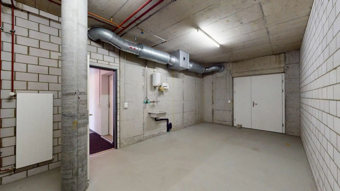 Vielseitiges Gewerbe gut vernetzt - Foto 8 von 9