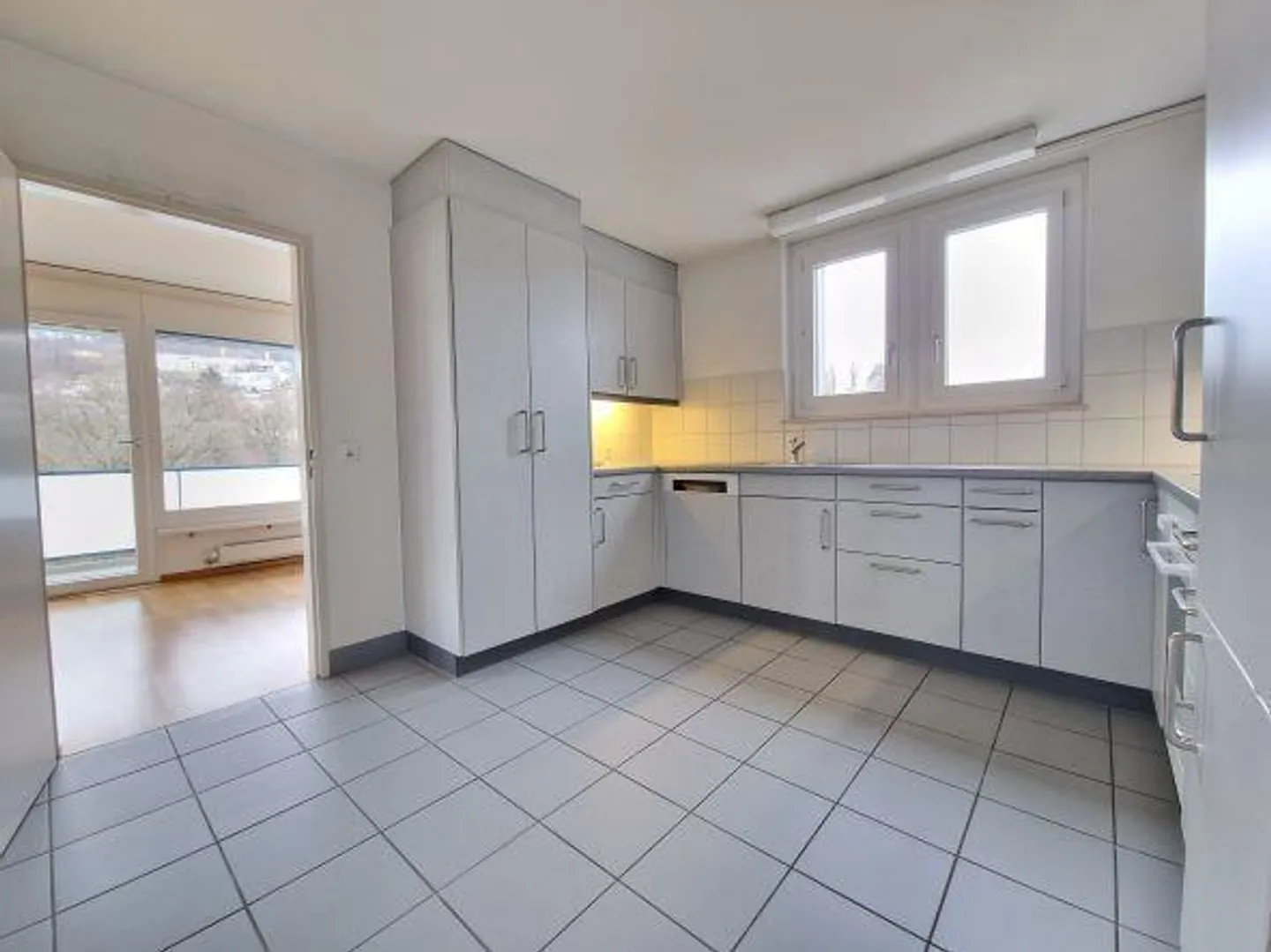 Ampio appartamento familiare con vista sul verde! - Foto 3 di 12