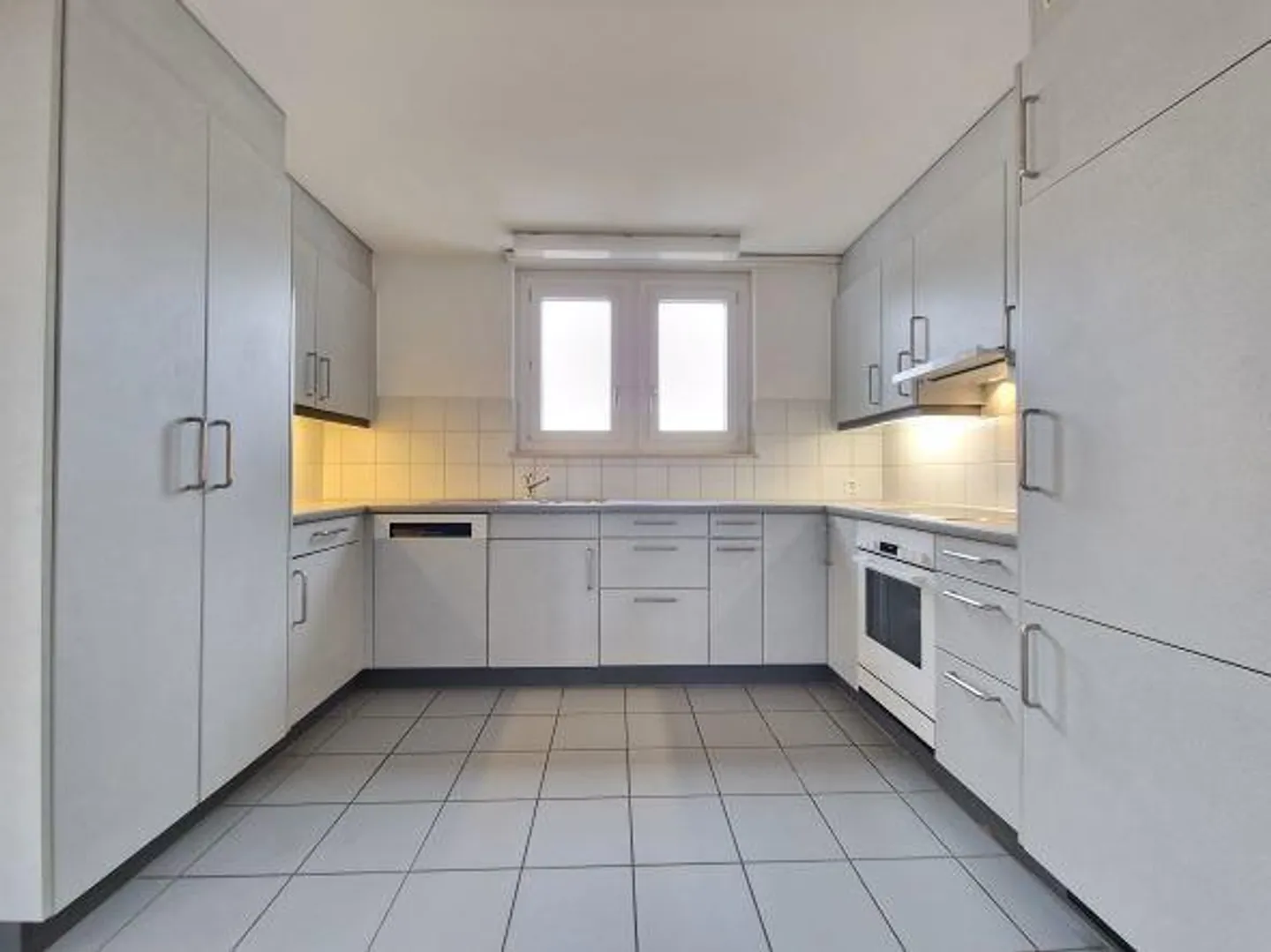 Ampio appartamento familiare con vista sul verde! - Foto 4 di 12