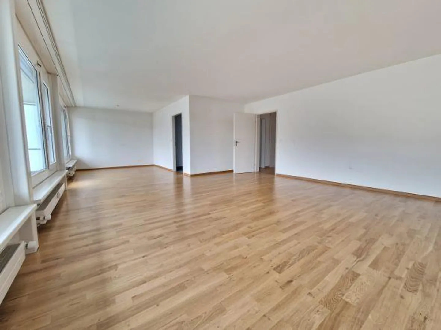 Ampio appartamento familiare con vista sul verde! - Foto 7 di 12