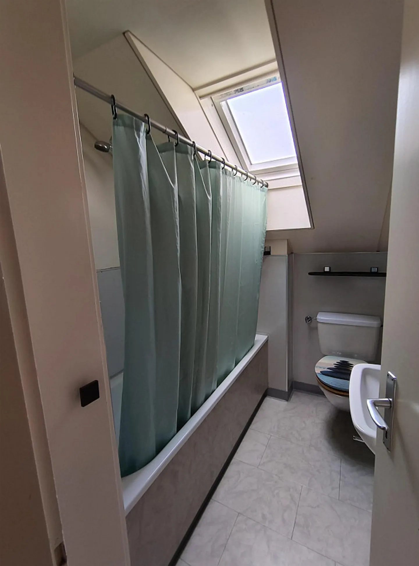 Appartement sous les combles de 2,5 pièces - Photo 3 sur 6