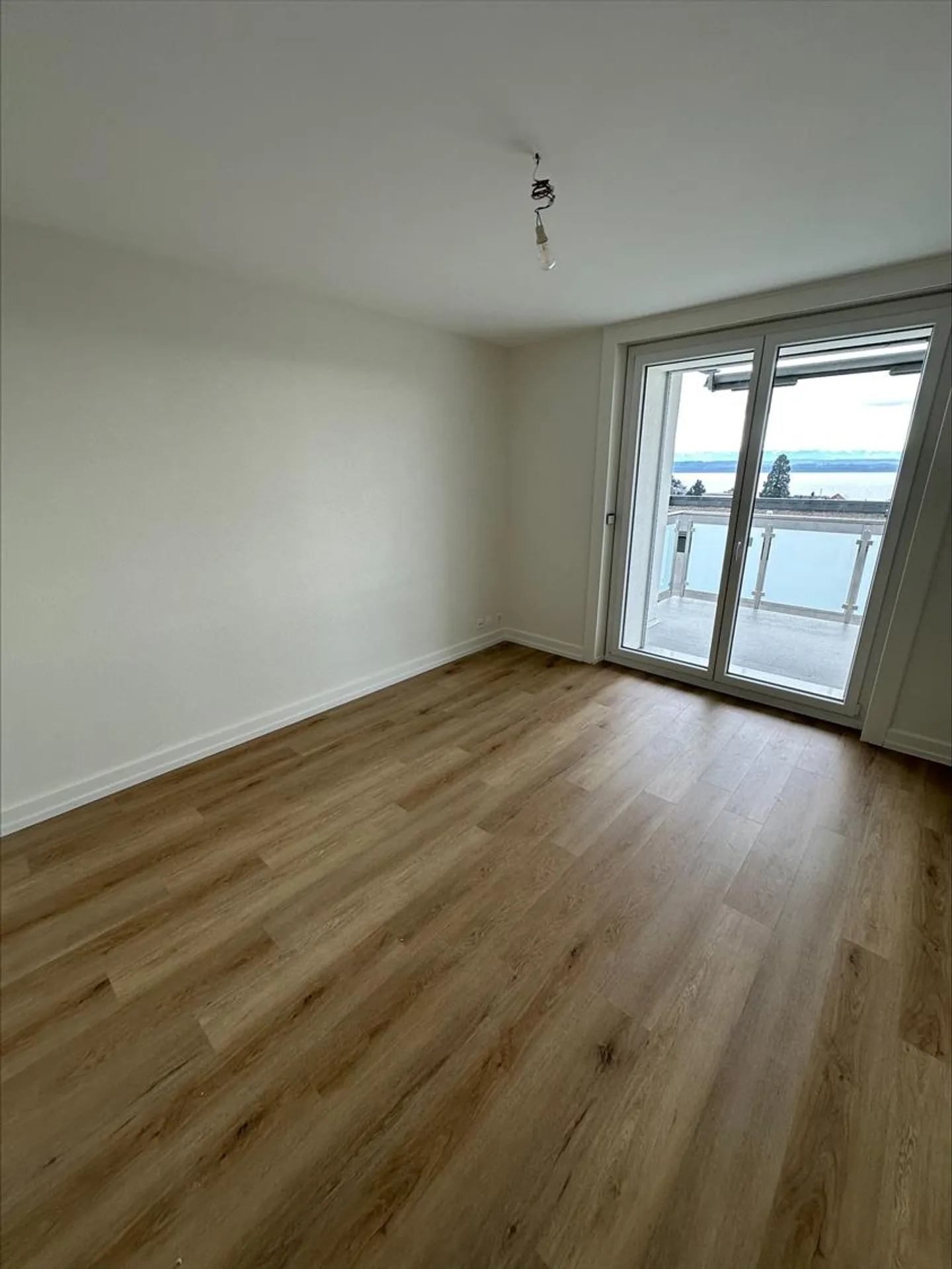 Bell'appartamento di 3,5 locali con balcone panoramico a Neuchâtel - Foto 2 di 9