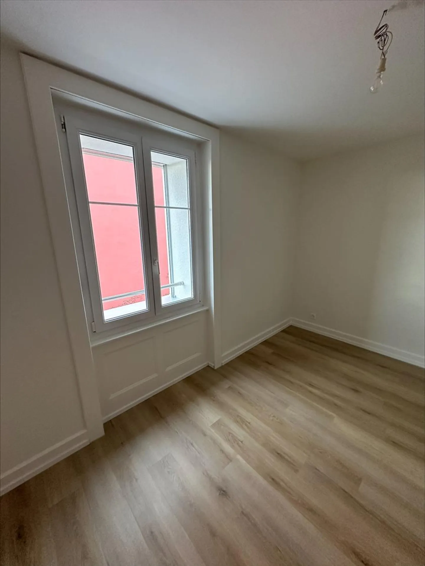 Bell'appartamento di 3,5 locali con balcone panoramico a Neuchâtel - Foto 3 di 9