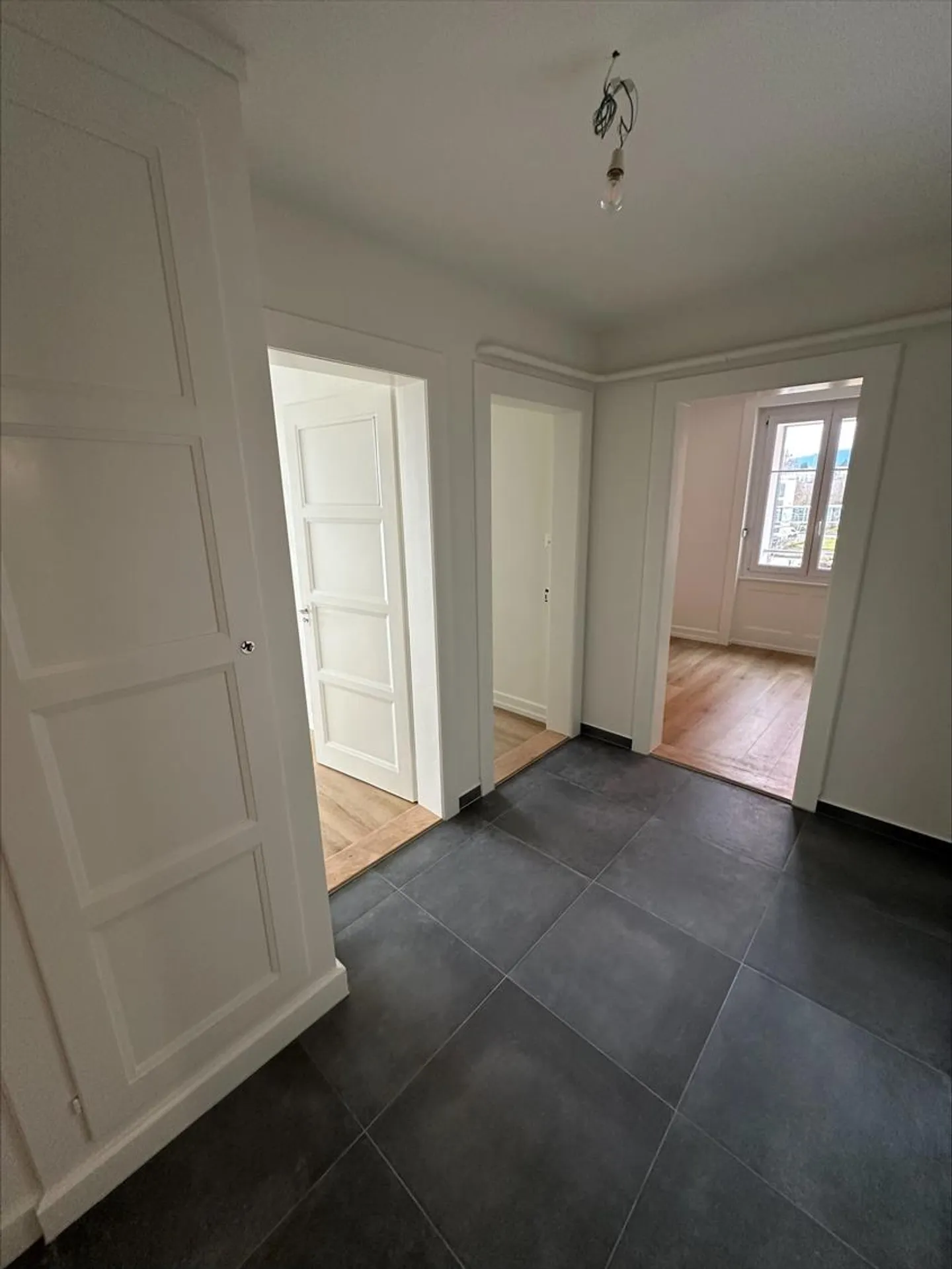 Bell'appartamento di 3,5 locali con balcone panoramico a Neuchâtel - Foto 6 di 9