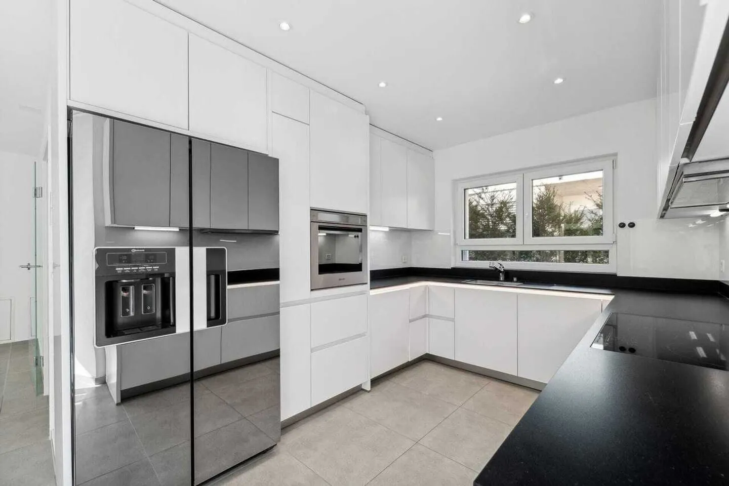 Vivere moderno nel verde: Elegante casa bifamiliare di 5,5 stanze a Erschwil - Foto 1 di 13