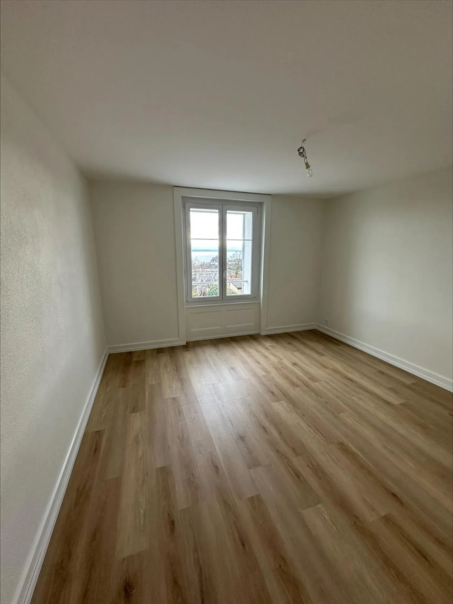 Bell'appartamento di 3,5 locali con balcone panoramico a Neuchâtel - Foto 4 di 9