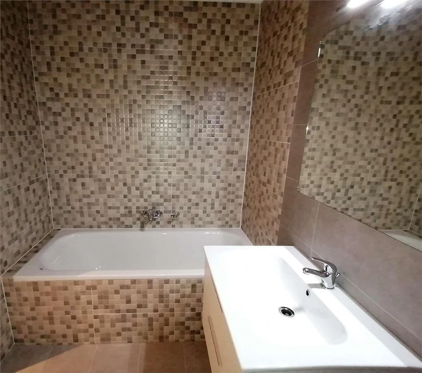 For Rent in Curio - Photo 12 of 13