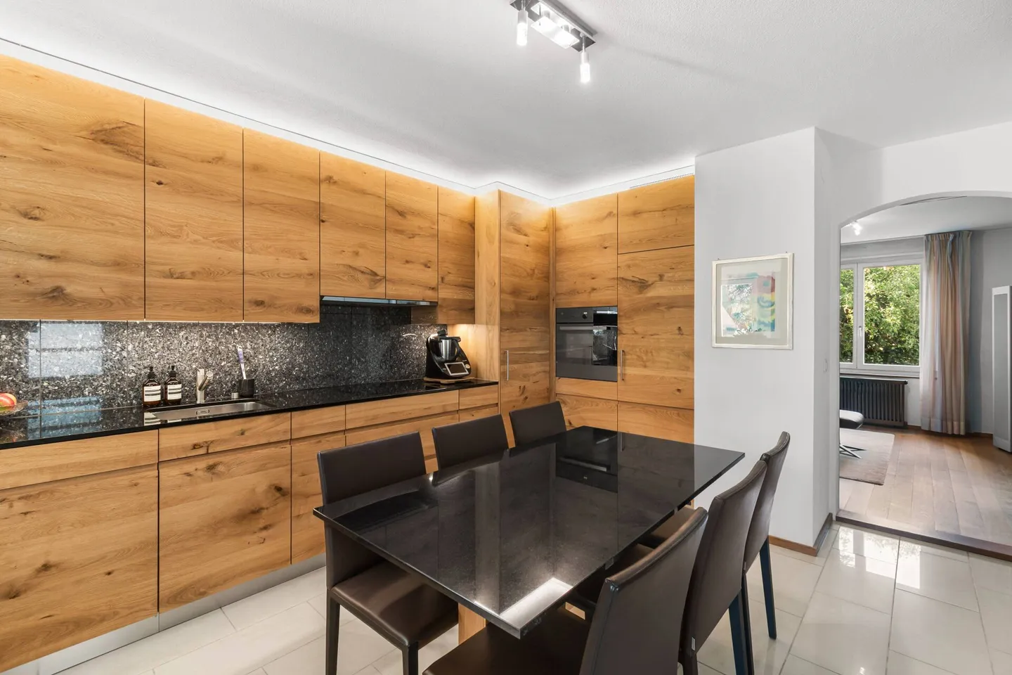 Family-friendly end-of-terrace house in a quiet & well-connected location - Photo 5 of 11