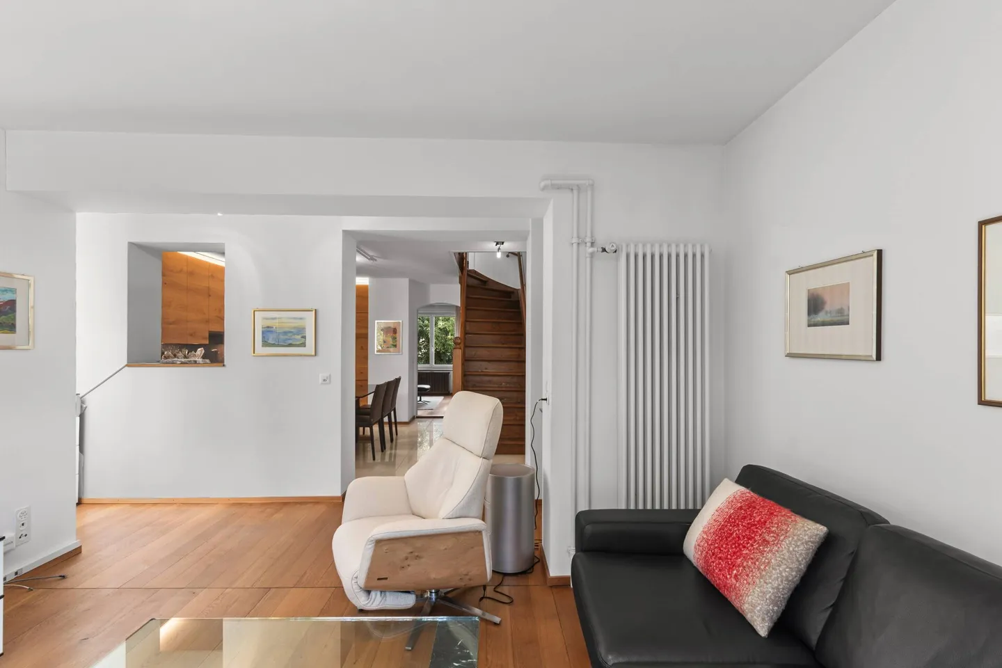 Family-friendly end-of-terrace house in a quiet & well-connected location - Photo 6 of 11