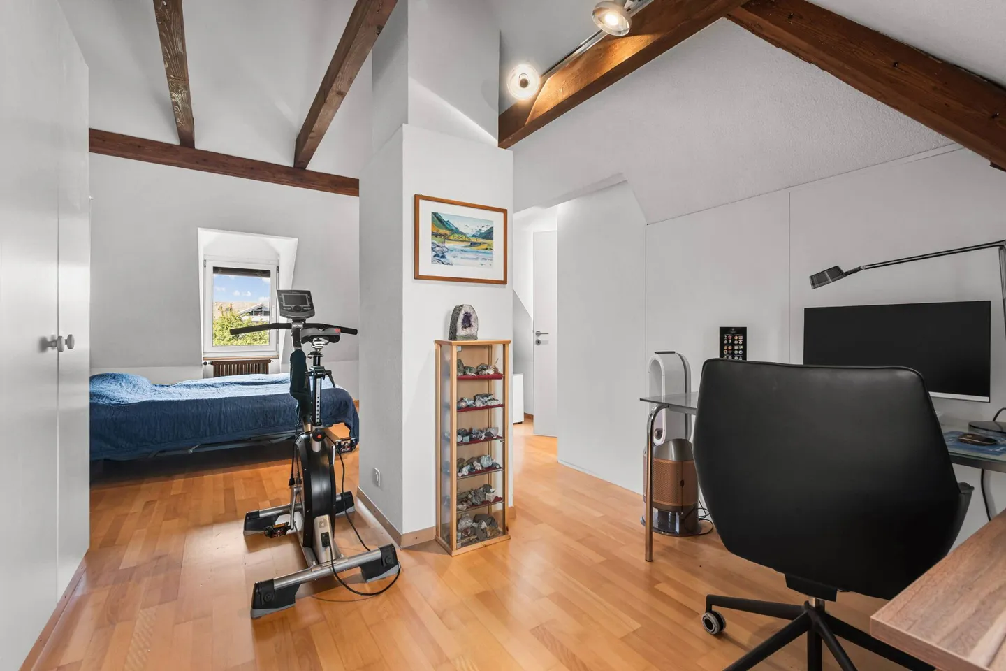 Family-friendly end-of-terrace house in a quiet & well-connected location - Photo 10 of 11