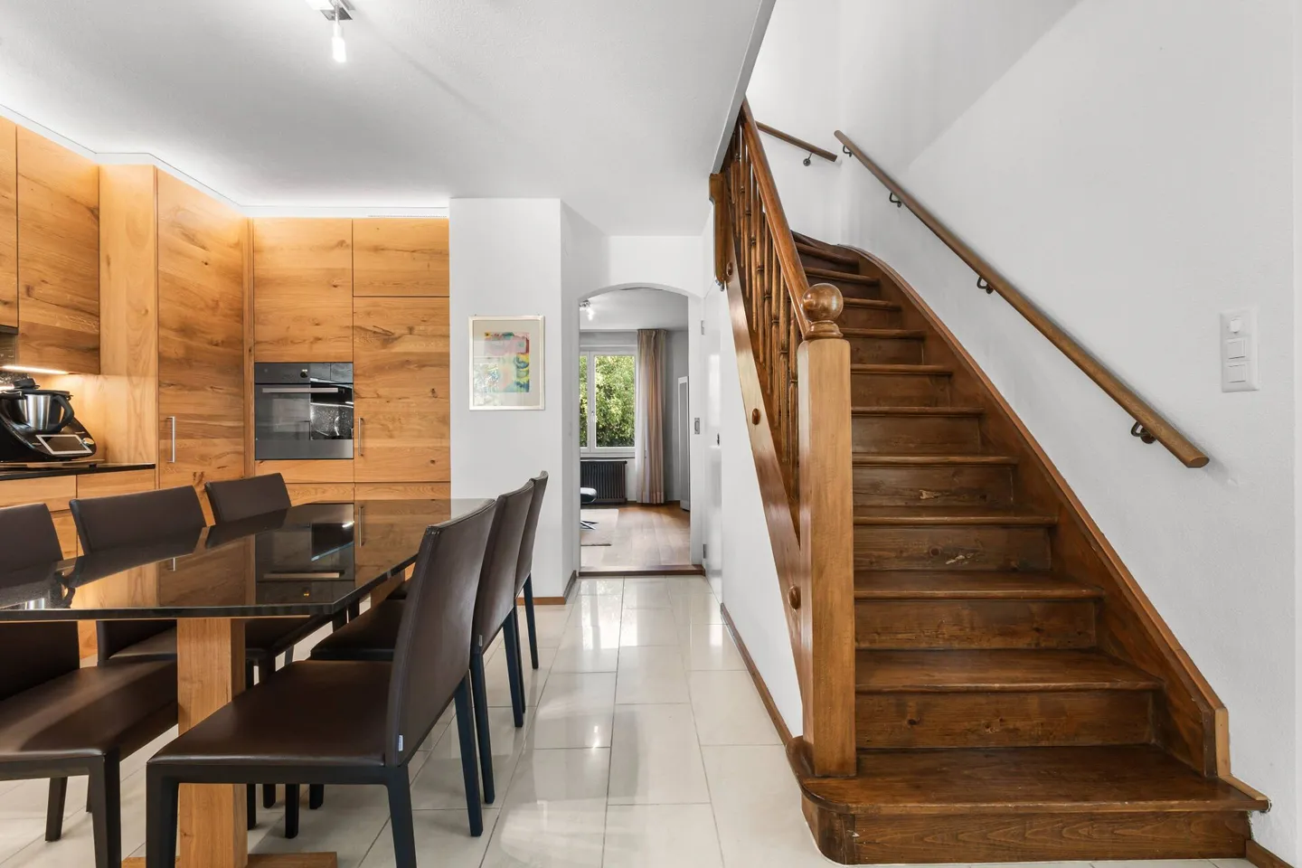 Family-friendly end-of-terrace house in a quiet & well-connected location - Photo 4 of 11