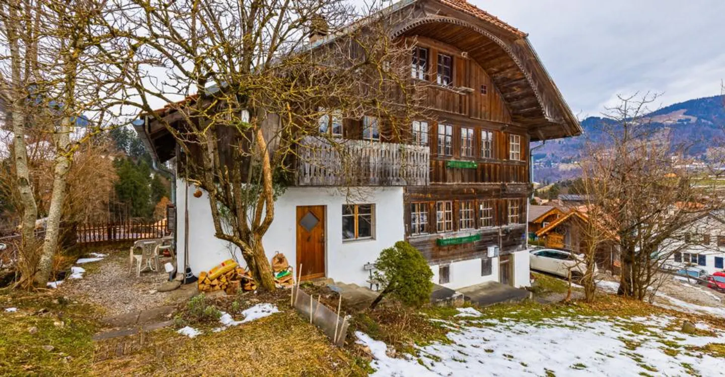 Charmey - Charaktervolles Dorfhaus mit großem Garten - Foto 2 von 11