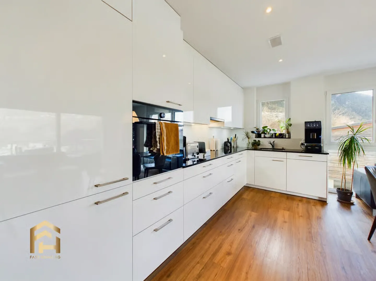 Modern Apartment with Stunning Views - Photo 2 of 13