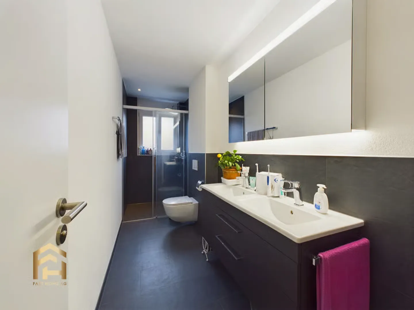 Modern Apartment with Stunning Views - Photo 8 of 13