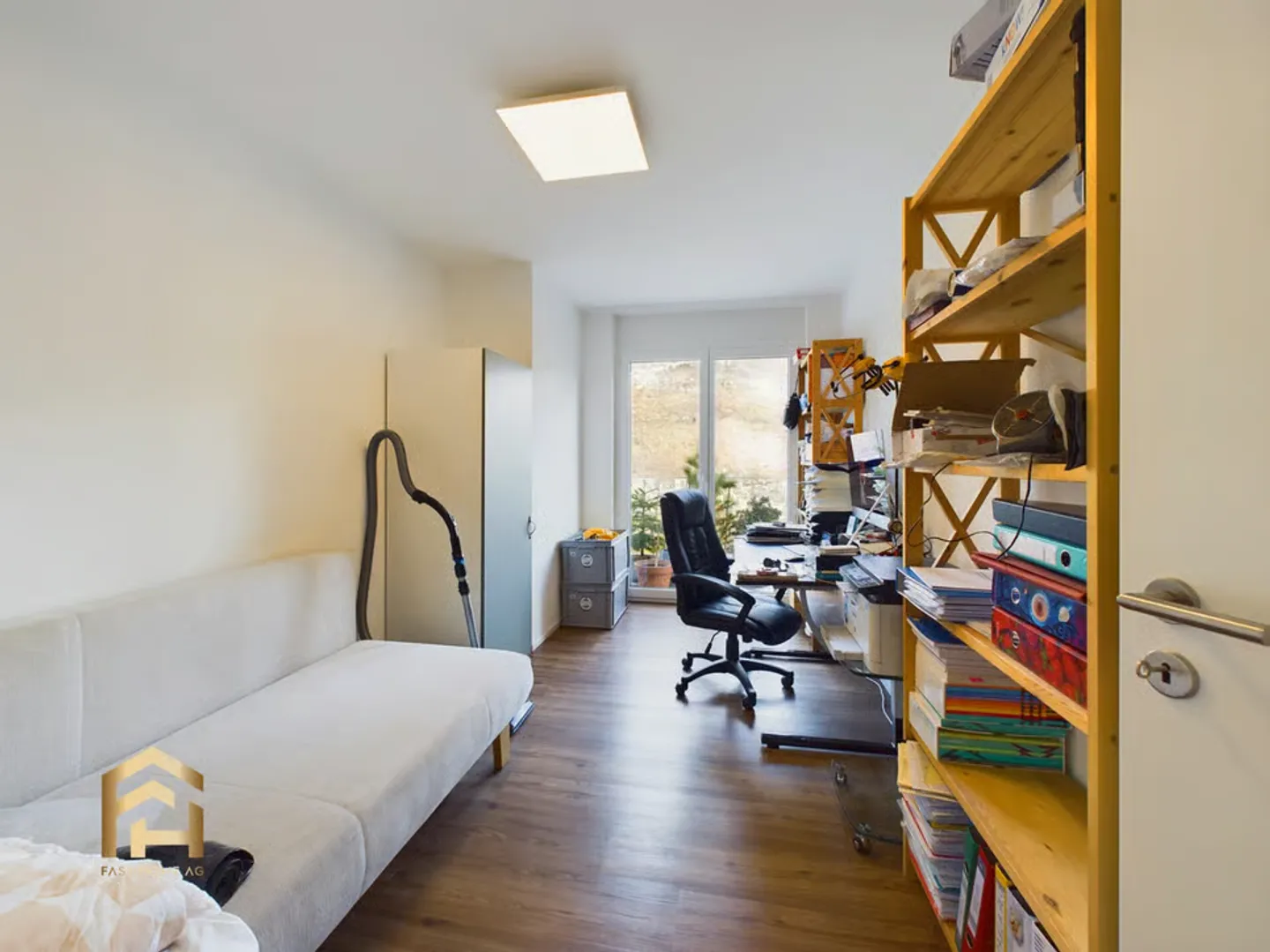 Modern Apartment with Stunning Views - Photo 6 of 13
