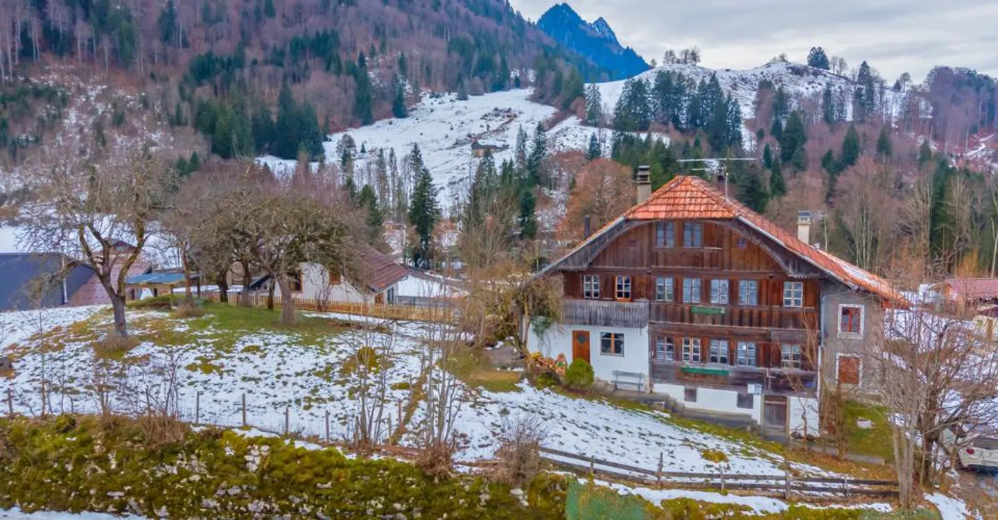 Charmey - Charaktervolles Dorfhaus mit großem Garten - Foto 9 von 11