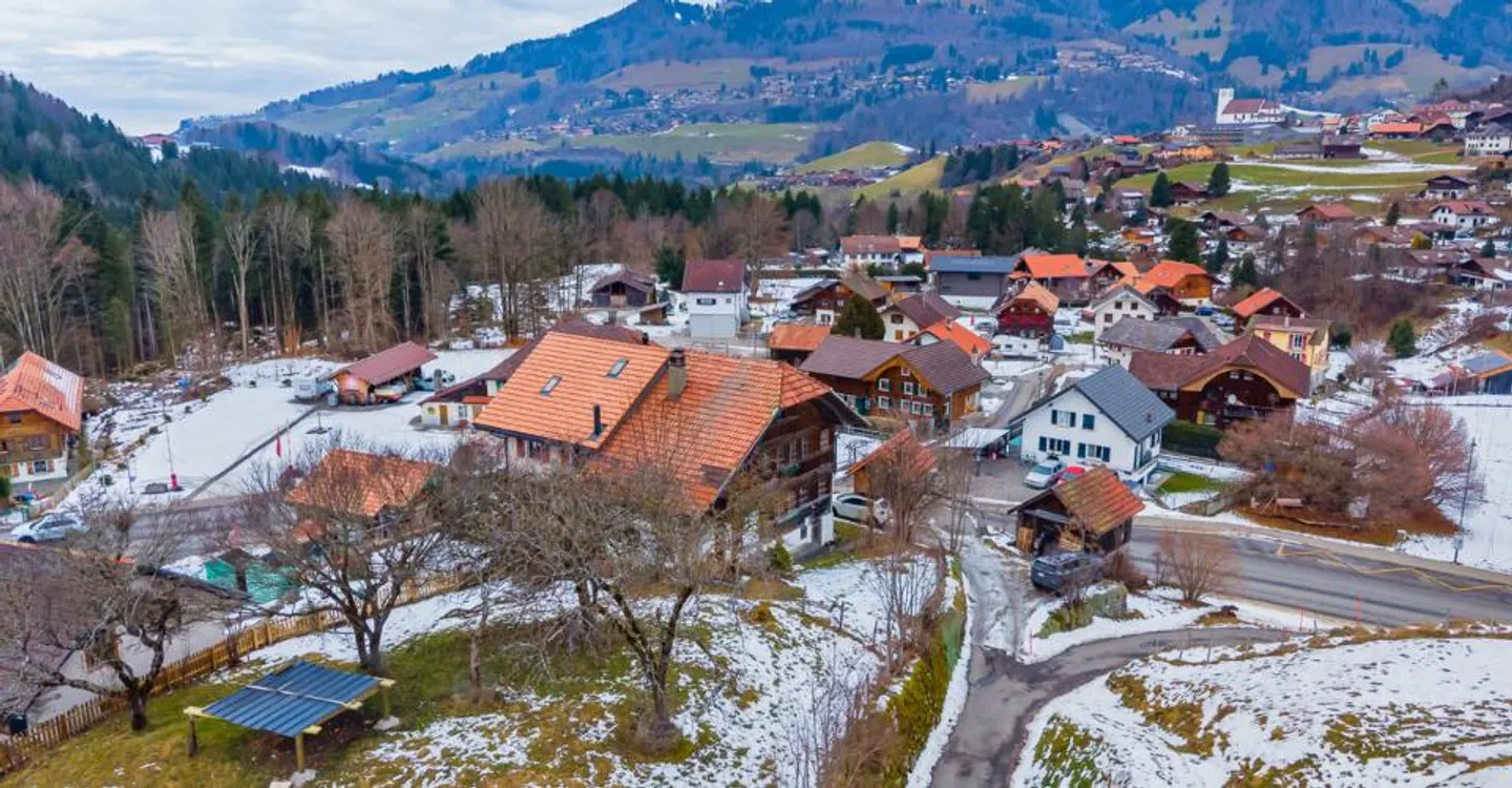 Charmey - Charaktervolles Dorfhaus mit großem Garten - Foto 10 von 11
