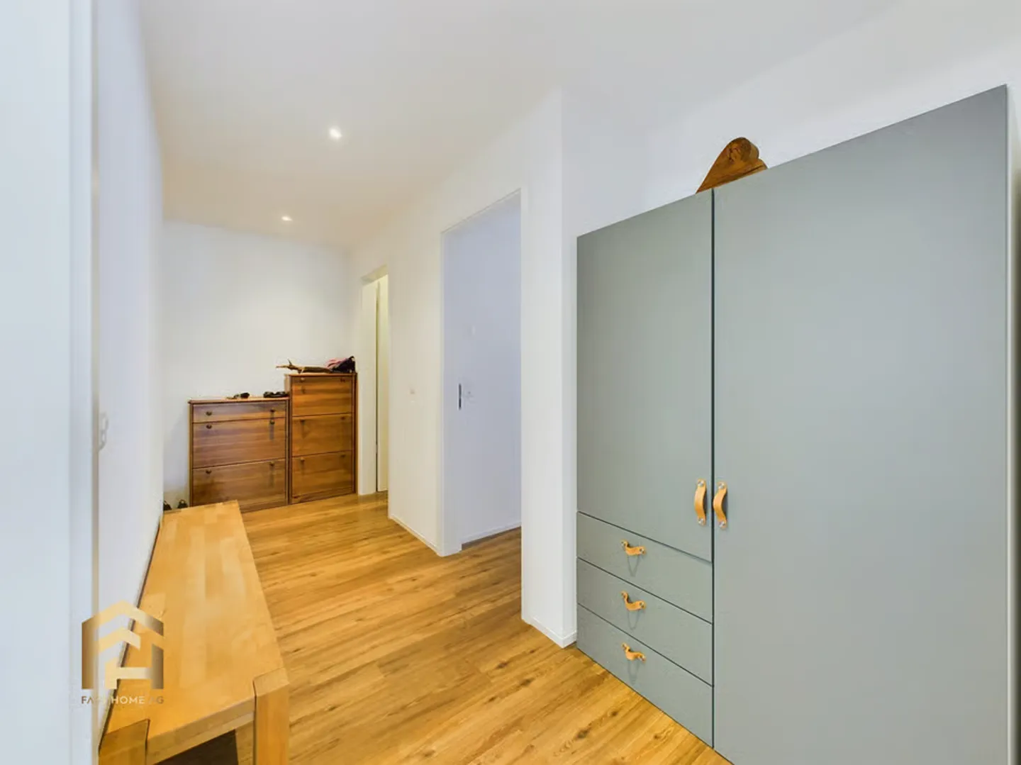 Modern Apartment with Stunning Views - Photo 9 of 13