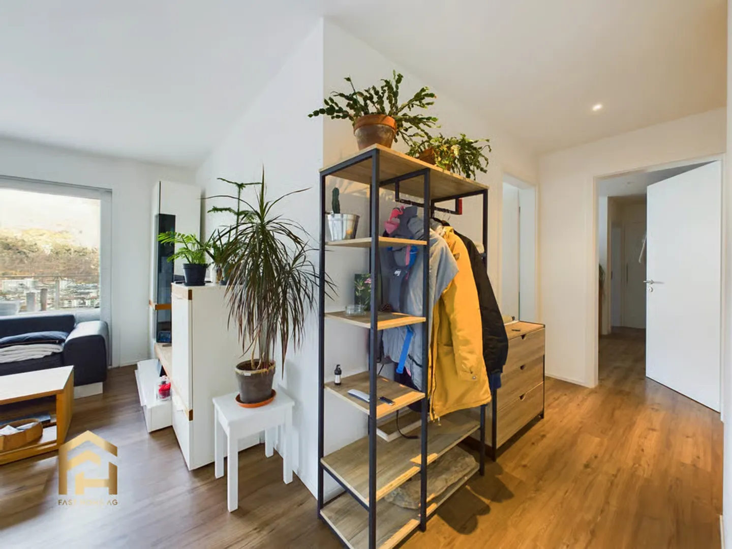 Modern Apartment with Stunning Views - Photo 10 of 13