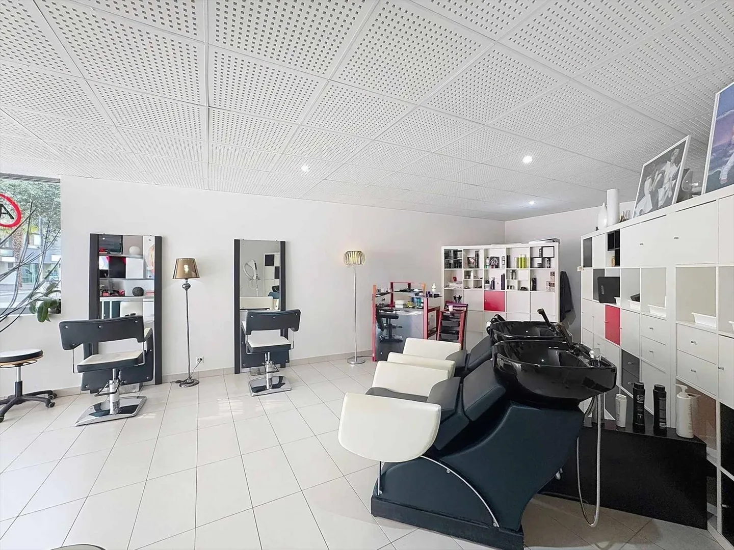 Beautiful commercial property - 1 min walk from the casino - Photo 9 of 11