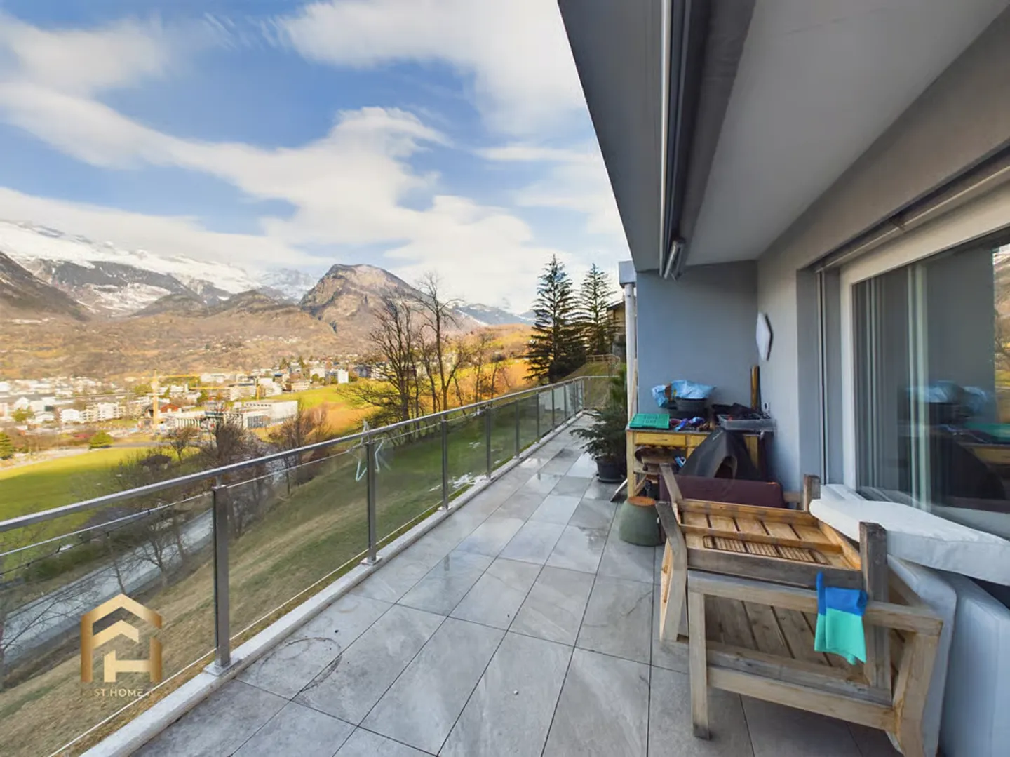 Modern Apartment with Stunning Views - Photo 12 of 13