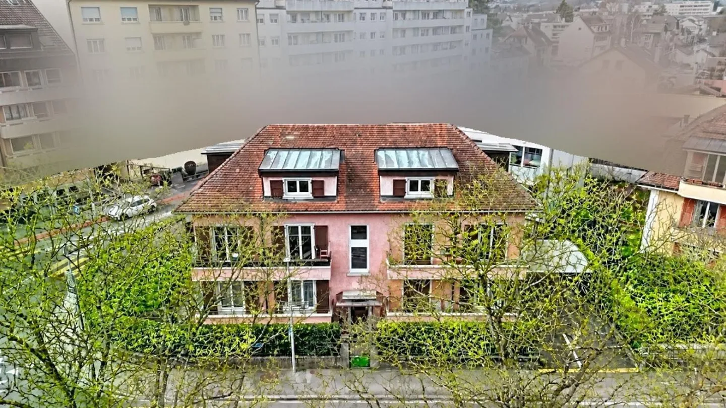 Occupa l'intero tetto dell'edificio? Il tuo nido sotto i tetti di fronte alla T - Foto 1 di 13