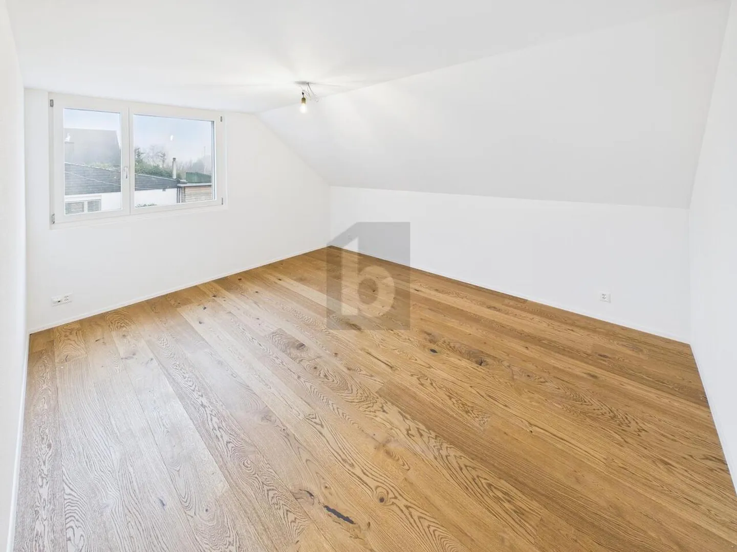 MODERN, QUIET AND HIGH QUALITY - Photo 3 of 6