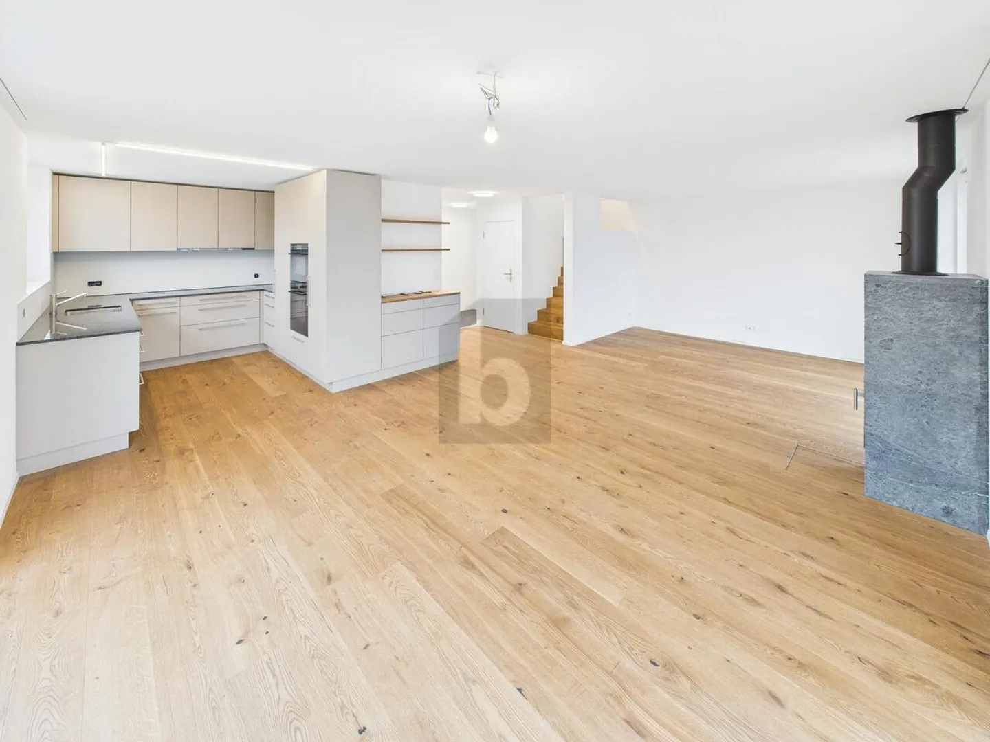 MODERN, QUIET AND HIGH QUALITY - Photo 1 of 6