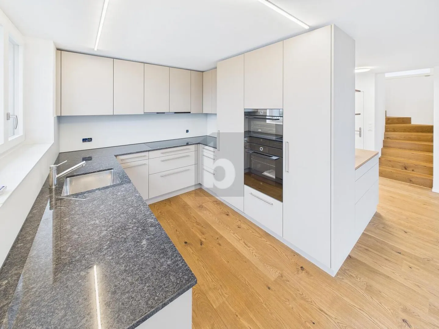 MODERN, QUIET AND HIGH QUALITY - Photo 5 of 6