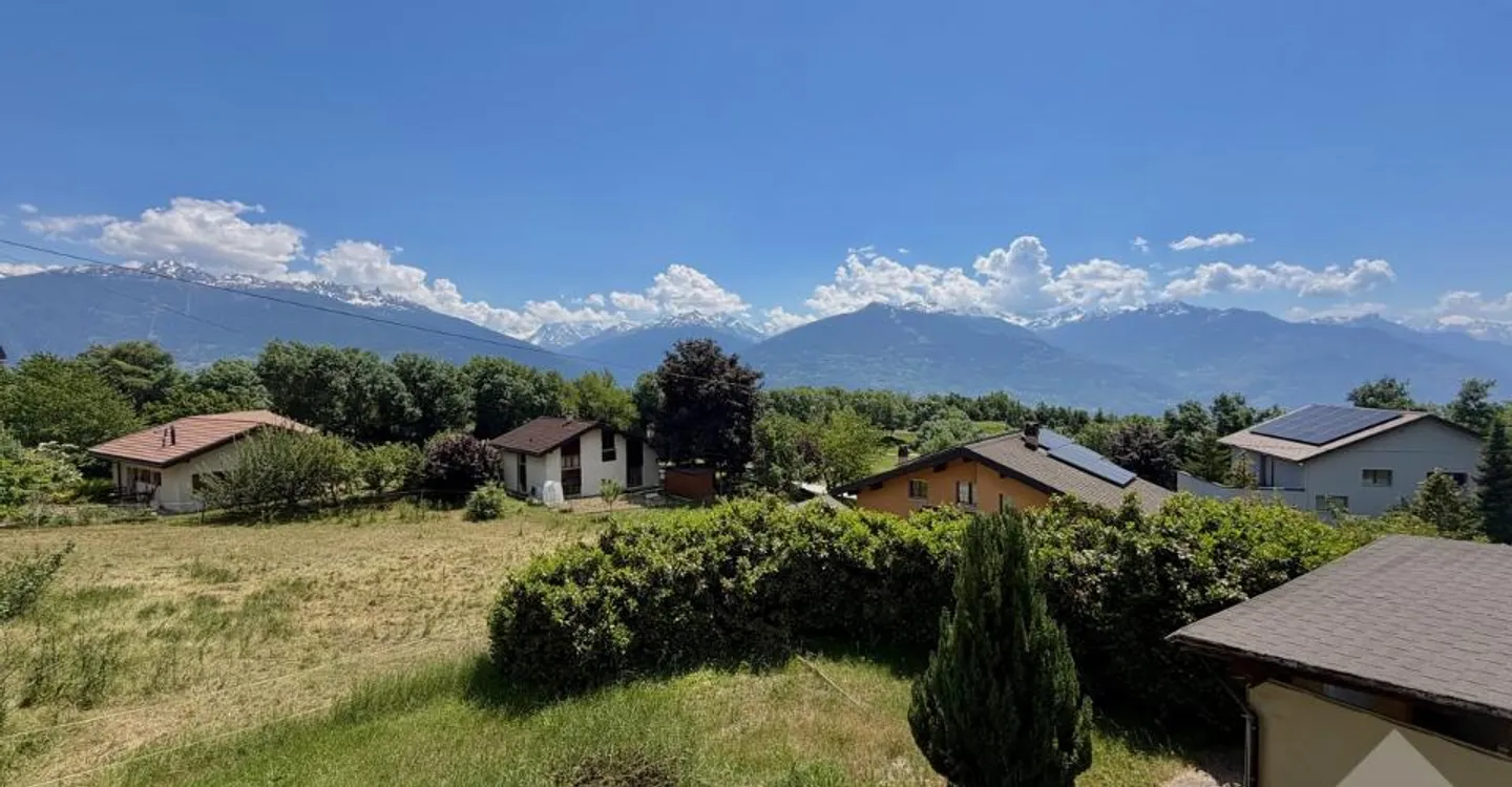 Maison Charmante avec Terrain Constructible - Photo 1 sur 12