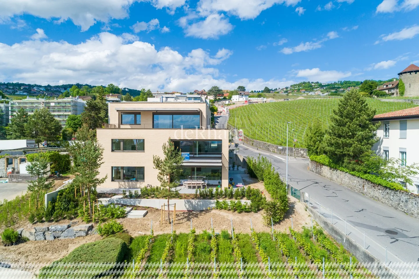 LUTRY: Splendid 4.5 with terrace and lake view! - Photo 1 of 13