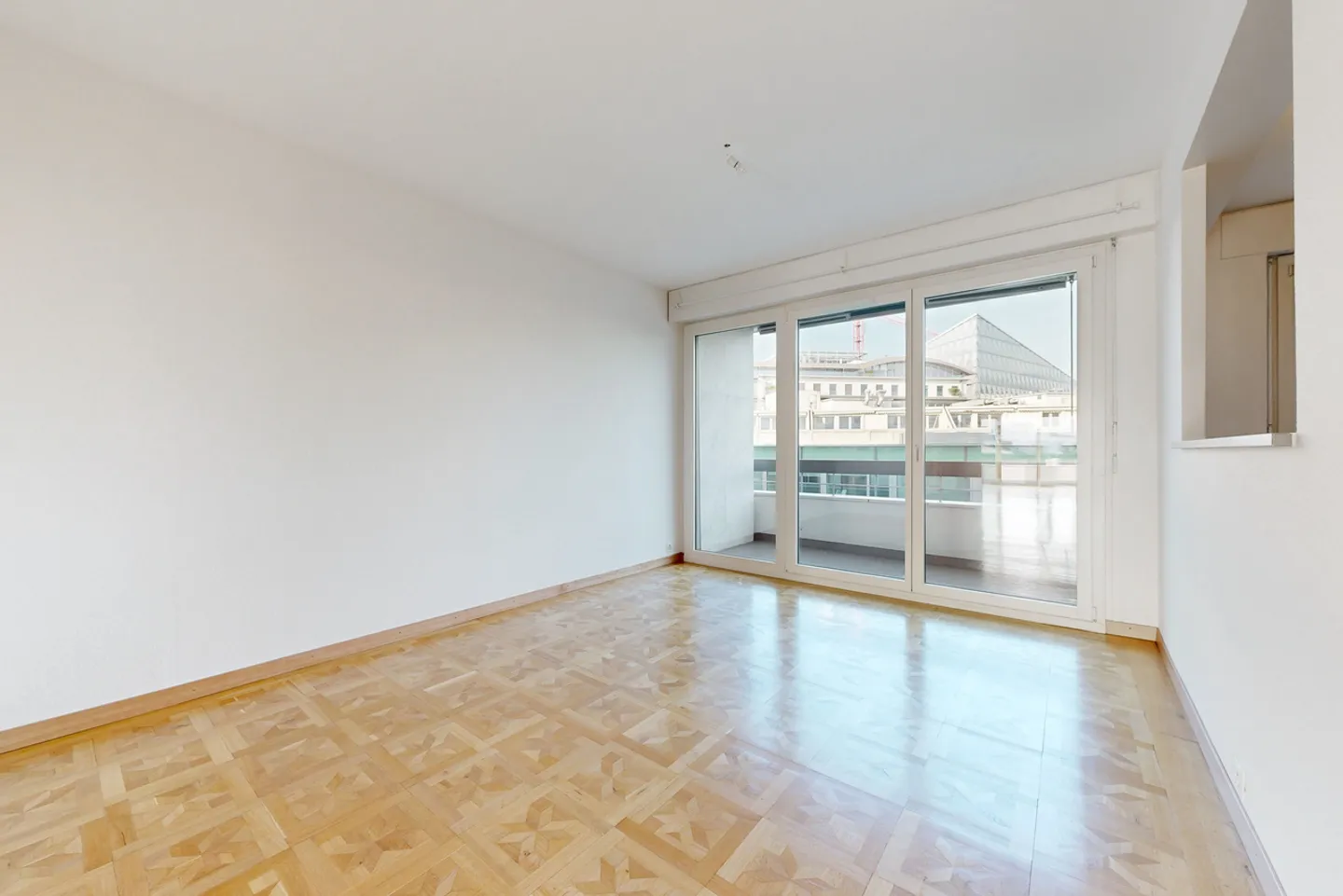 Beautiful apartment near Cornavin train station - Photo 4 of 9