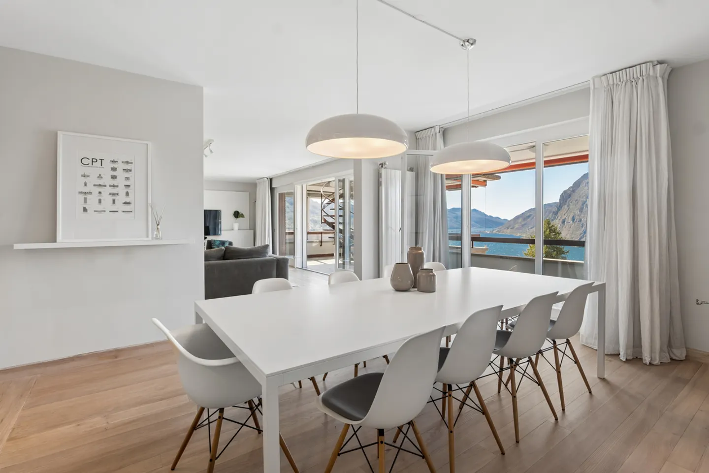 Luxury Apartment with Lake View - Photo 9 of 14