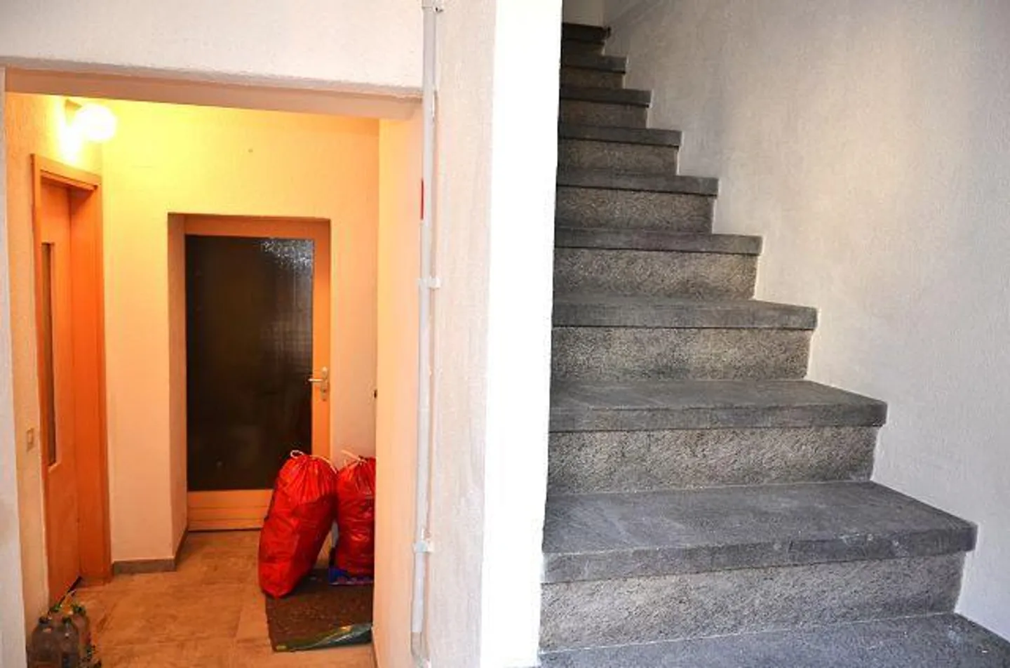 Casa plurifamiliare di 3 app. con garage posizione centrale, soleggiante - Foto 16 di 29