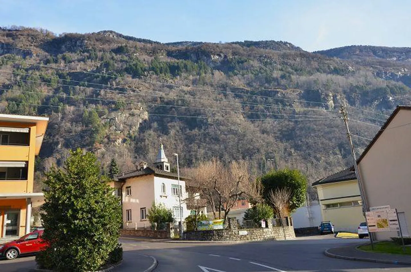 Casa plurifamiliare di 3 app. con garage posizione centrale, soleggiante - Foto 21 di 29