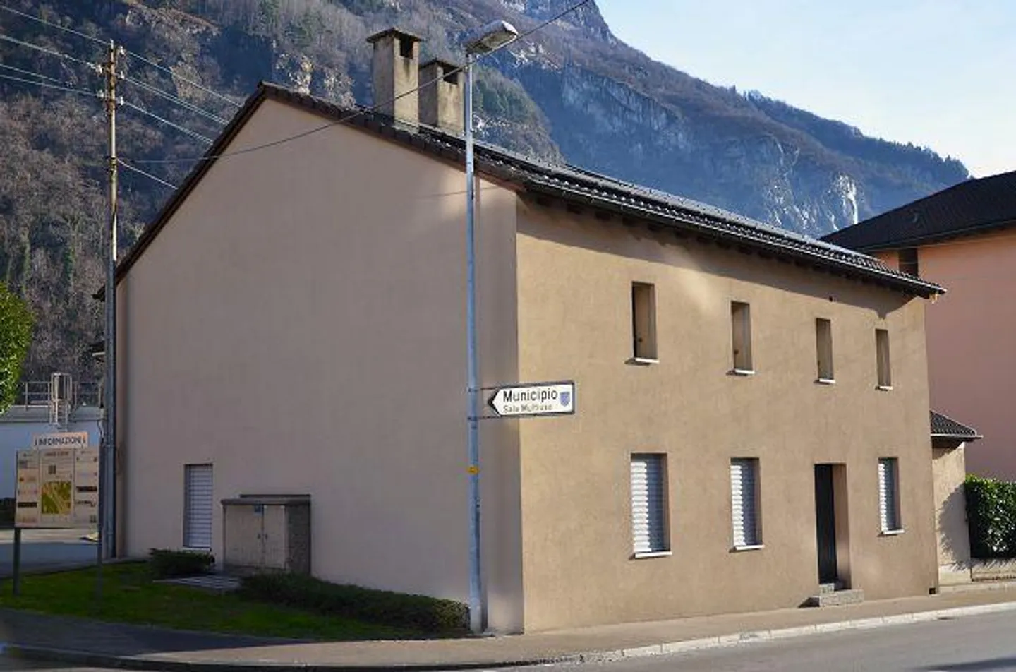 Casa plurifamiliare di 3 app. con garage posizione centrale, soleggiante - Foto 27 di 29