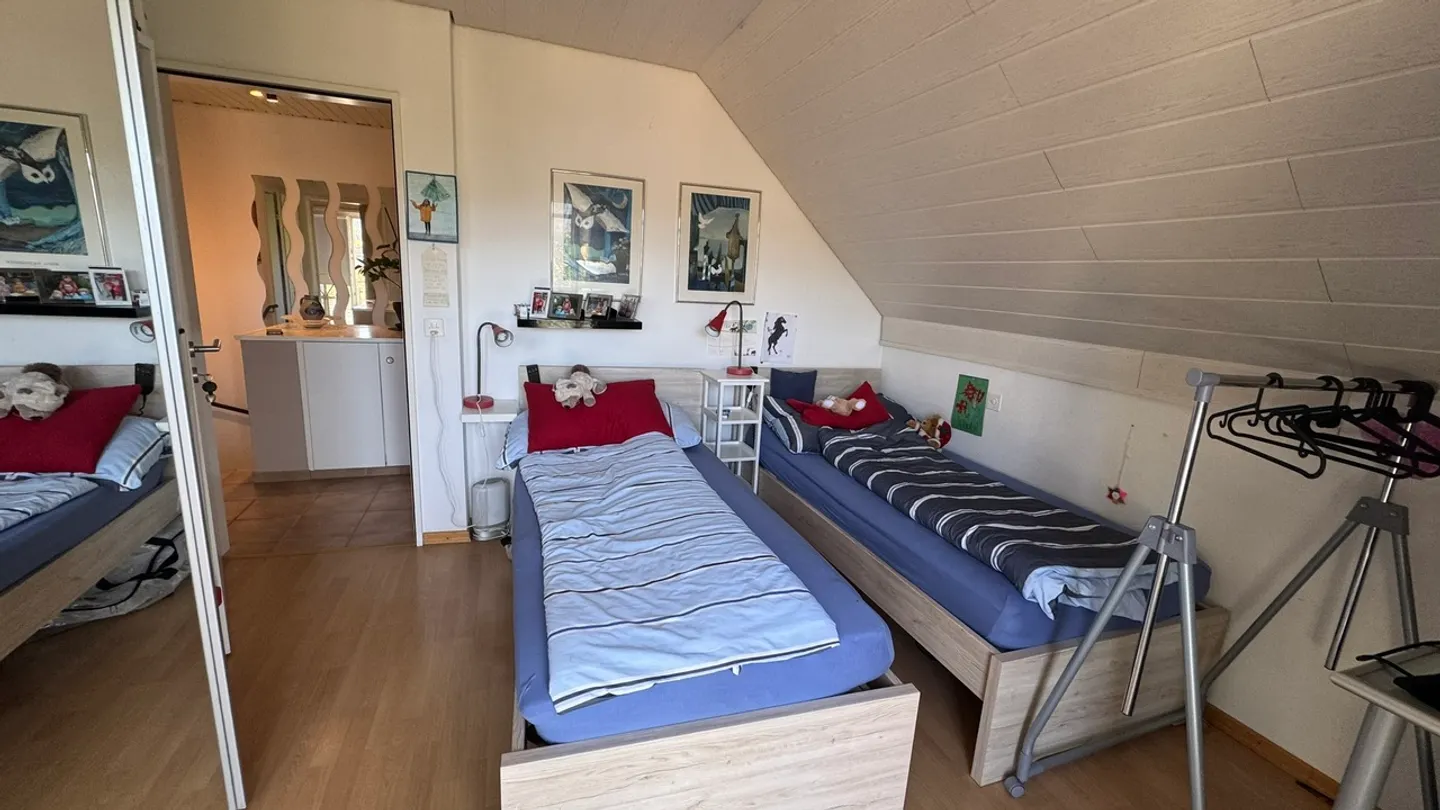 Spacious Family Home with Garden - Photo 11 of 21