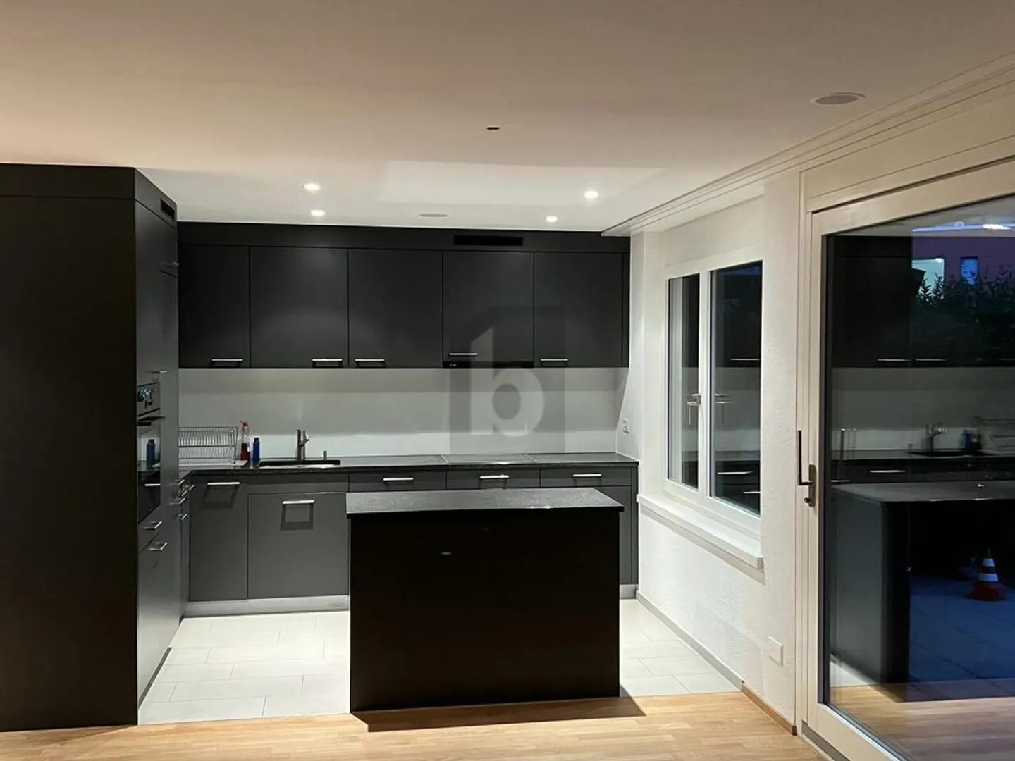 HAUTE QUALITÉ ET STYLÉ AVEC ESPACE DE SEJOUR ENSOLEILLÉ ! - Photo 2 sur 3