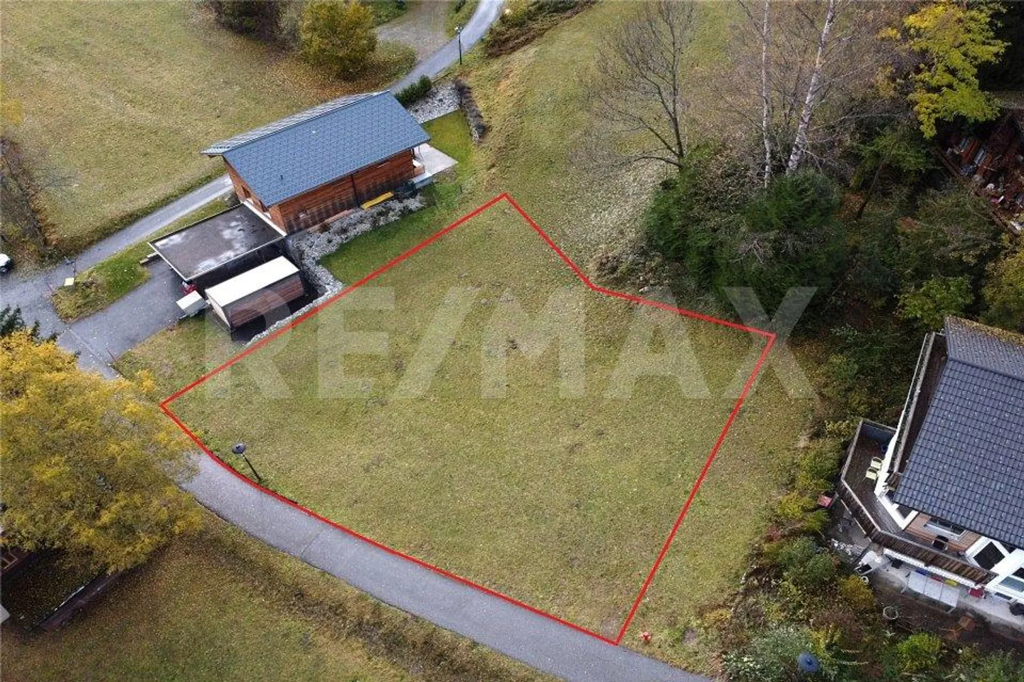 Plot of land with building rights in an attractive location - Photo 1 of 5