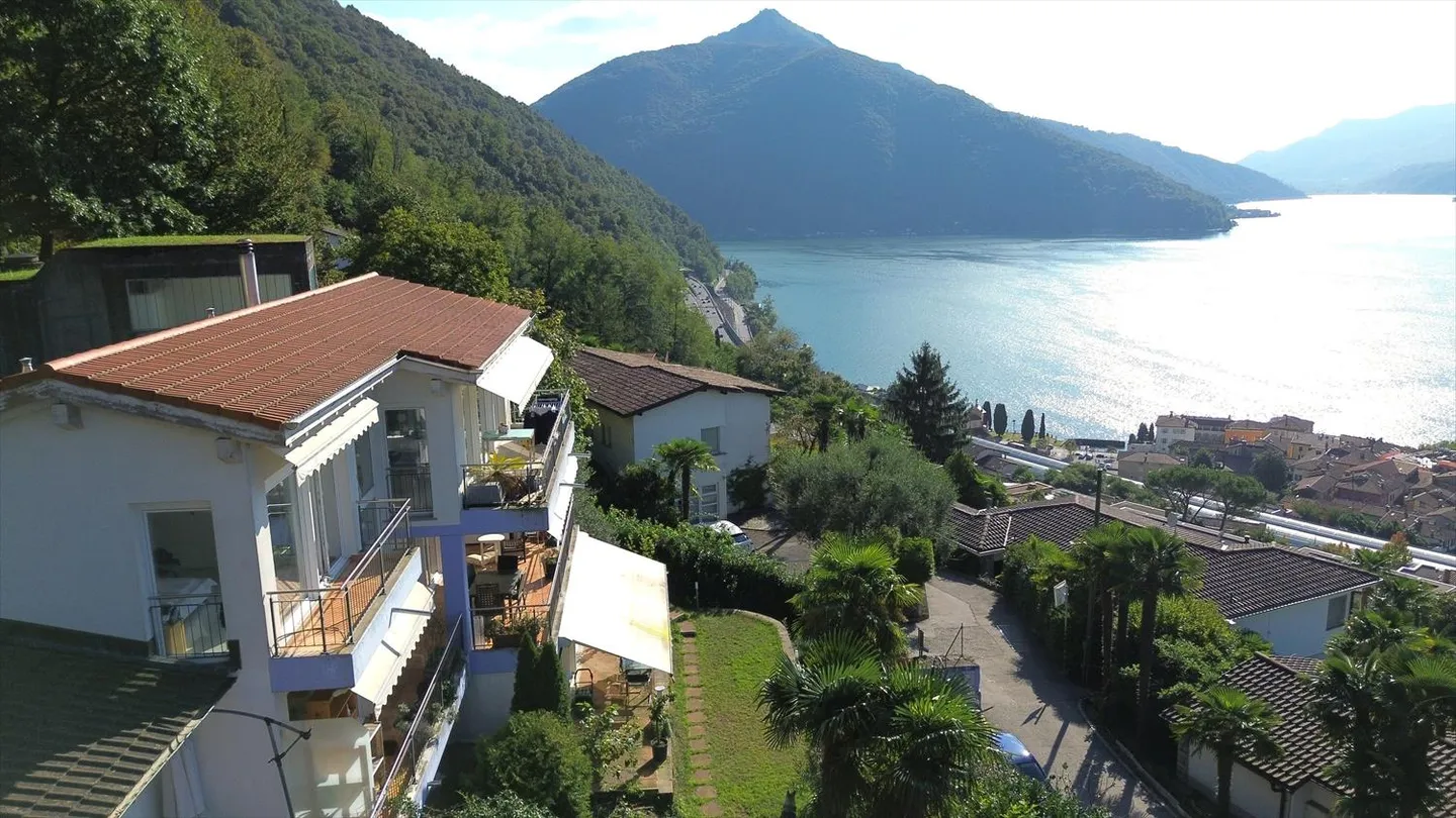 Charmante maison individuelle de 4,5 pièces avec vue sur le lac - Photo 1 sur 8