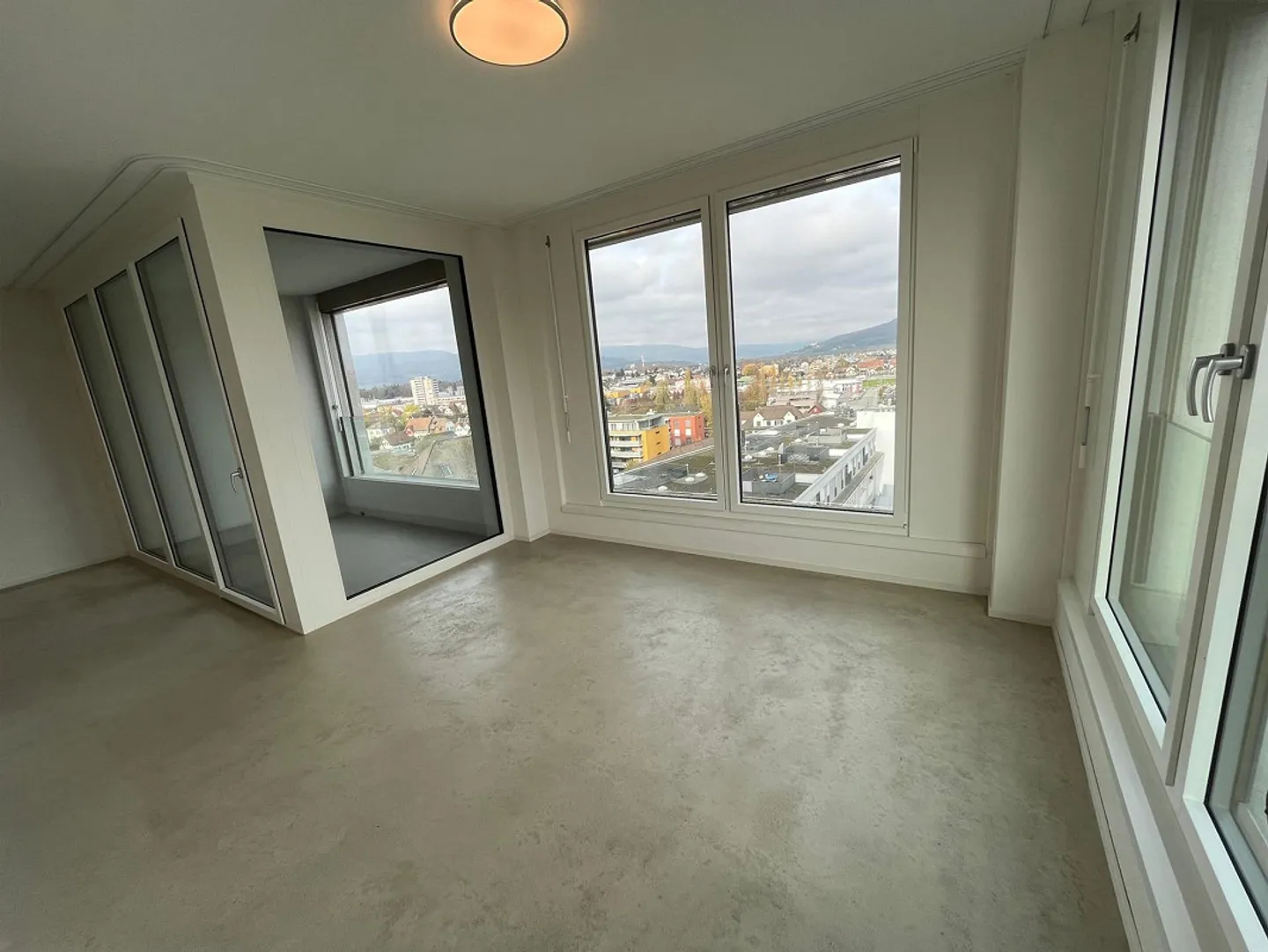Bel appartement de 2.5 pièces au 8ème étage avec vue dégagée - Photo 6 sur 8