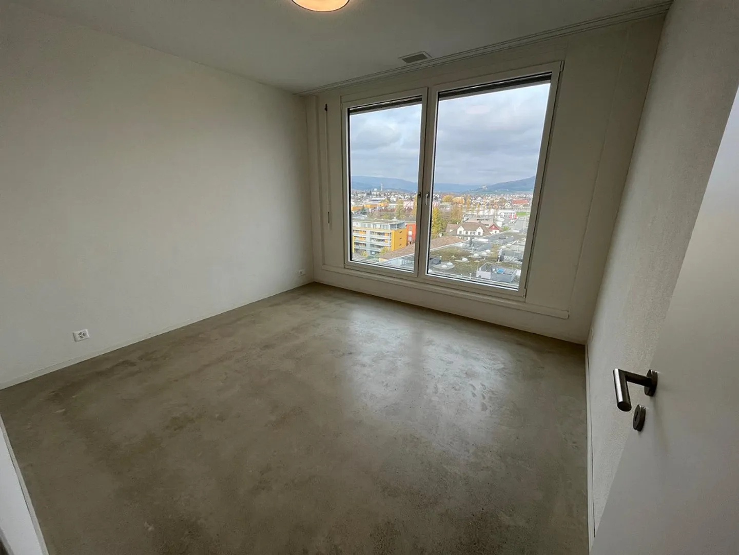 Bel appartement de 2.5 pièces au 8ème étage avec vue dégagée - Photo 7 sur 8