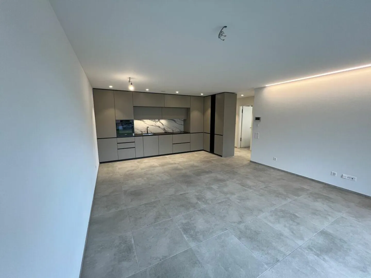 2.5 Room Apartment 1st Floor - Photo 4 of 17
