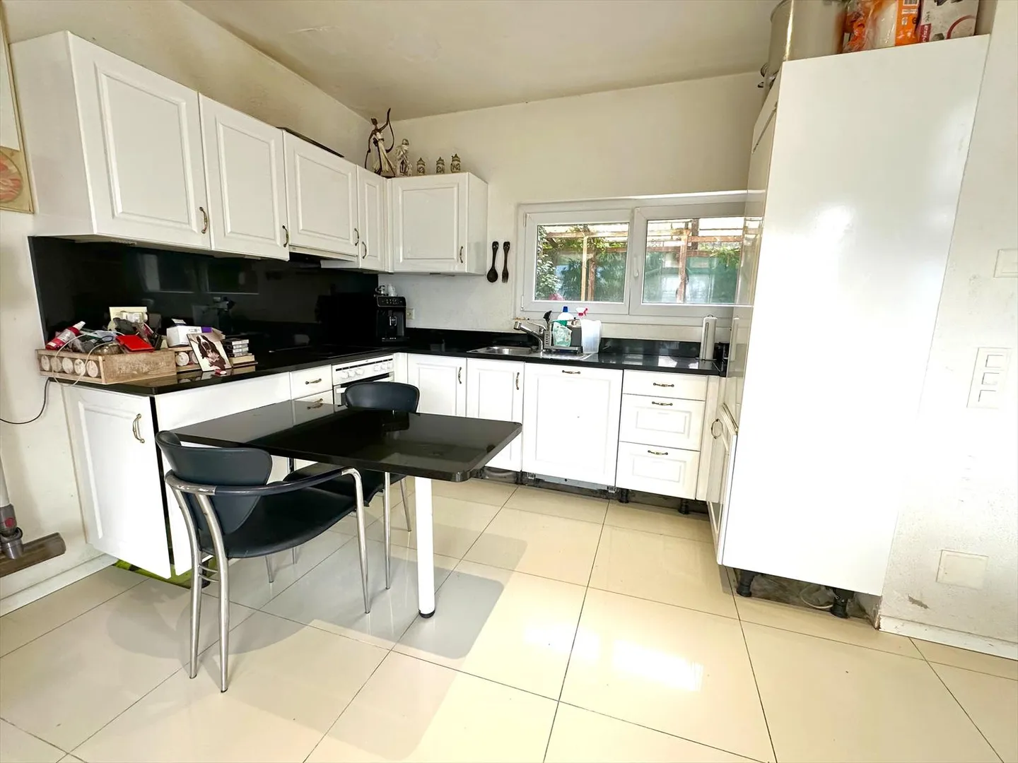 Charmante maison individuelle de 4,5 pièces avec vue sur le lac - Photo 4 sur 8