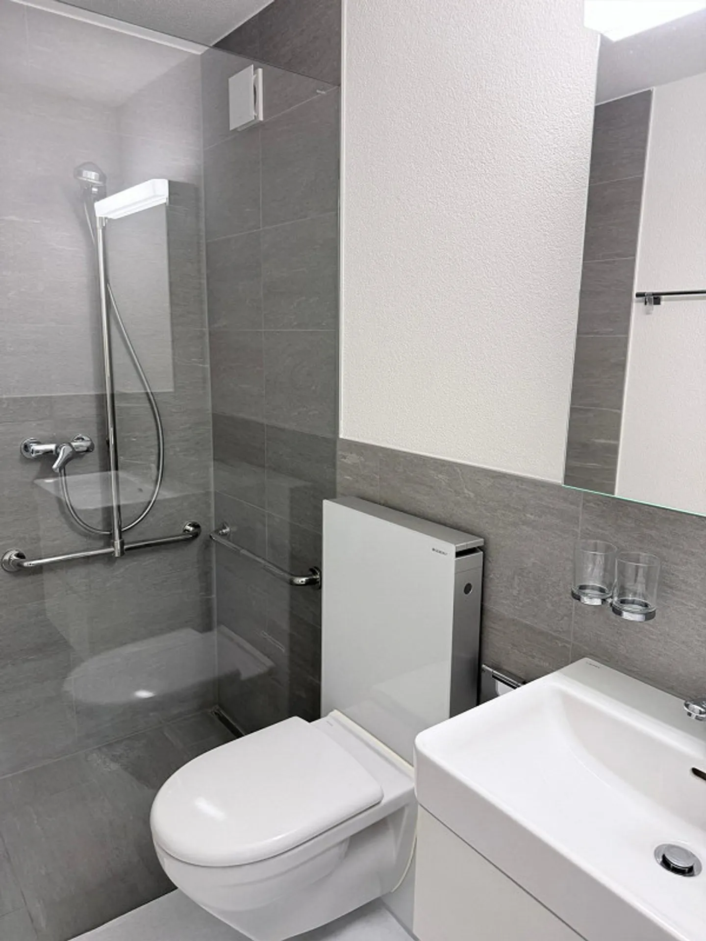 Vivre moderne dans un endroit calme – appartement de 3,5 pièces fraîchement rénové à Münchenbuchsee - Photo 3 sur 4