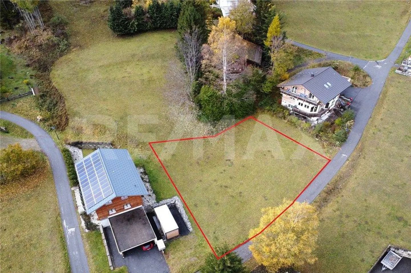 Plot of land with building rights in an attractive location - Photo 3 of 5